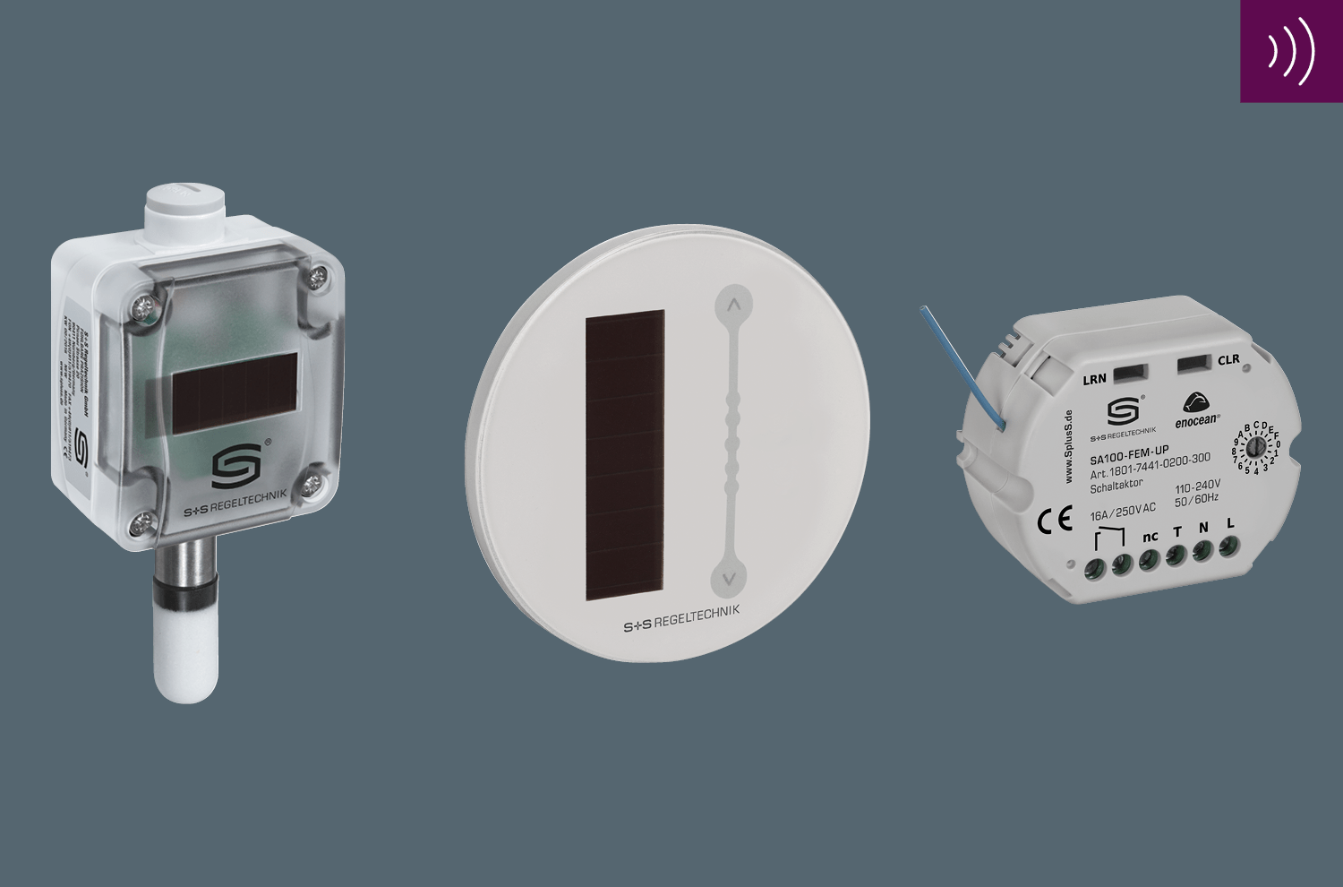 Tre sensori EnOcean su sfondo grigio scuro. In alto a destra il simbolo della gamma EnOcean